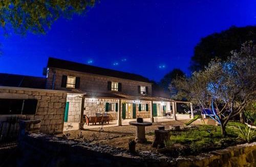 Central Dalmatia House | Charming stone house with private pool & jacuzzi - Holiday Home Vera