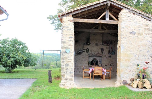 Mazeyrolles Cottage | Charming stone house with fireplace and pets allowed