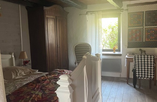 Laboule House | Charming stone house with secluded interior terraces