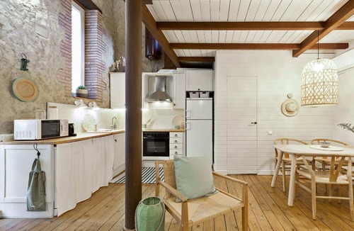 Vilaur House | Charming Stone House near Beach Retreat
