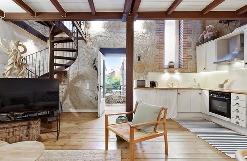 Vilaur House | Charming Stone House near Beach Retreat