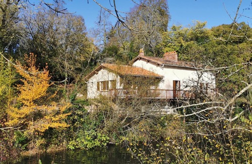 Bonnes House | Charming stone house with terrace overlooking the river