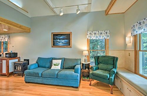 Stonington Apartment | Charming Stonington Studio with Ocean Views!