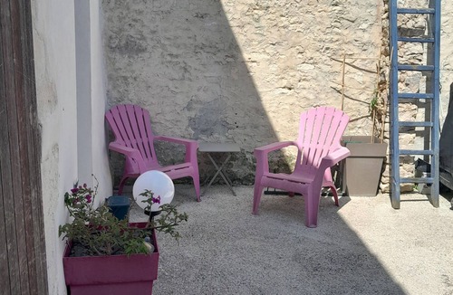 Dompierre-sur-Mer Apartment | Charming studio overlooking private courtyard