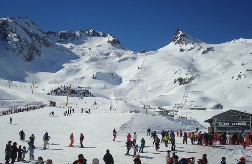 Luz-Saint-Sauveur Apartment | Charming Studio for 4 with Balcony, Parking & Ski Storage – Near Ski Resorts