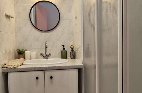 Luz-Saint-Sauveur Apartment | Charming Studio for 4 with Balcony, Parking & Ski Storage – Near Ski Resorts