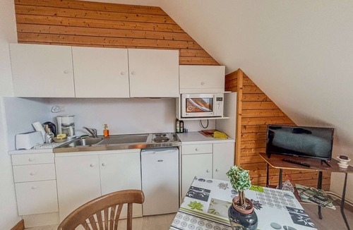 Auguaise Condo | Charming studette*calm*terrace*parking*.