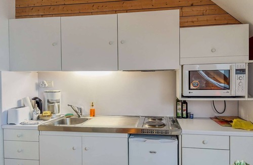 Auguaise Condo | Charming studette*calm*terrace*parking*.