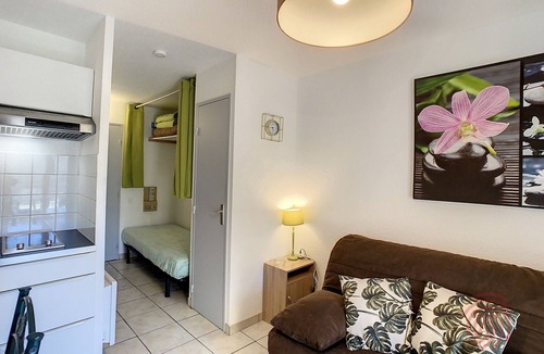 Lamalou-les-Bains Apartment | Charming Studio with Balcony, Wifi and Pets Allowed