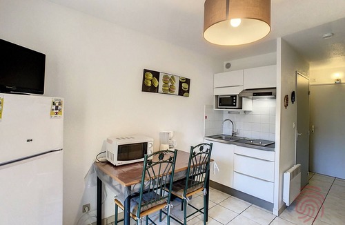 Lamalou-les-Bains Apartment | Charming Studio with Balcony, Wifi and Pets Allowed
