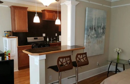 Midtown Apartment | Charming studio #10 dynamite area Piedmont Park