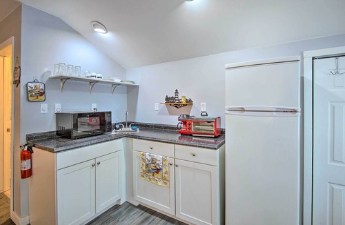 Wells Apartment | Charming Studio < 10 Miles to Wells' Beaches!