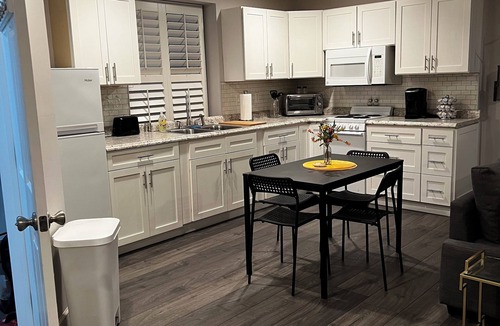 Charlotte Apartment | Charming studio apartment in Charlotte complete withTV and WiFinClose to uptown