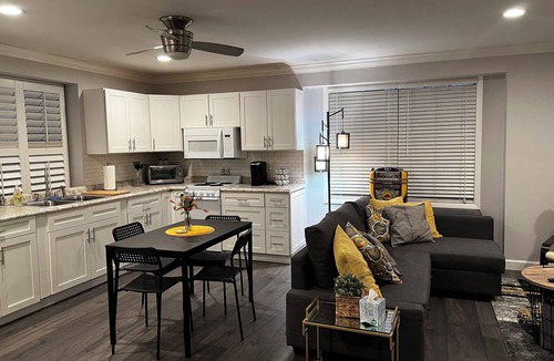 Charlotte Apartment | Charming studio apartment in Charlotte complete withTV and WiFinClose to uptown