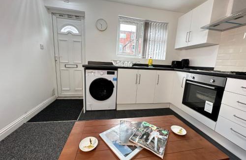 Edgbaston Apartment | Charming Studio Apartment with Netflix