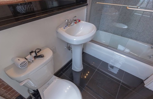 NoMad Apartment | Charming STUDIO apartment with 1 Full Bunk/1 Double beds