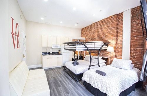 NoMad Apartment | Charming STUDIO apartment with 1 Full Bunk/1 Double beds