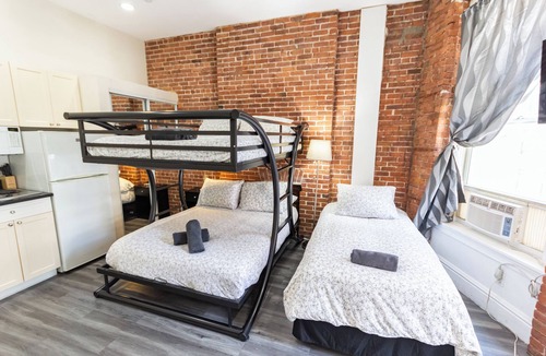 NoMad Apartment | Charming STUDIO apartment with 1 Full Bunk/1 Double beds