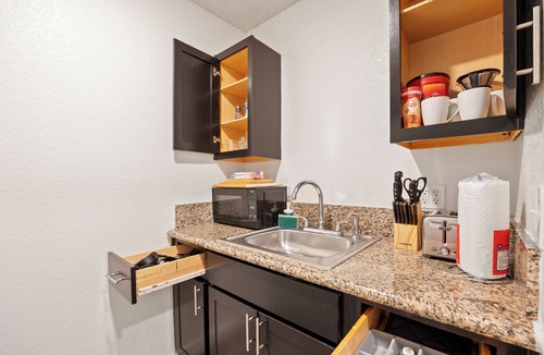 Southwest Orlando Apartment | Charming Studio Apartment with AC and WiFi near Disney Parks
