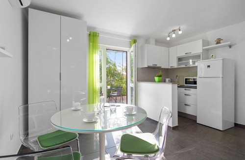 Bilice Apartment | Charming Studio Apartment in Bilice