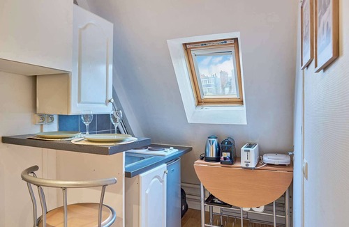 Quartier de la Plaine-de-Monceaux Apartment | Charming Studio Arc de Triomphe Monceau