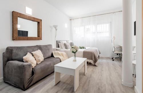 Prosperidad Apartment | Charming Studio Avenida América , estudio para 3