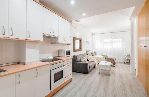 Prosperidad Apartment | Charming Studio Avenida América , estudio para 3