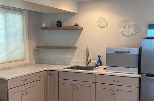 Belmont House | Charming Studio-bedroom house with AC and WiFi in lovely Belmont