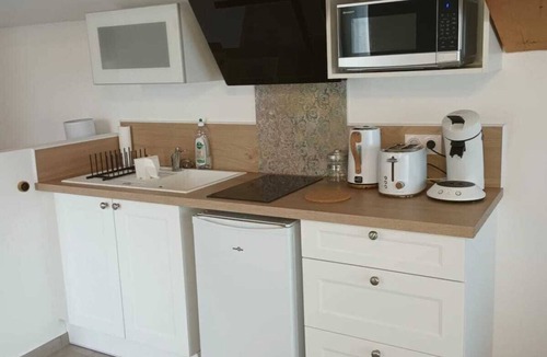 Bouillargues Apartment | Charming studio-cabin in quiet location near Nîmes and beaches