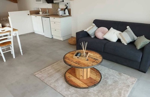 Bouillargues Apartment | Charming studio-cabin in quiet location near Nîmes and beaches