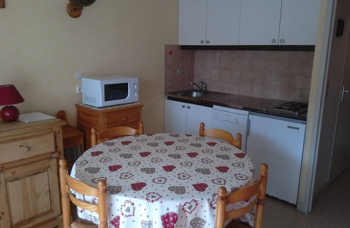 Premanon Apartment | Charming studio-cabin in quiet residence