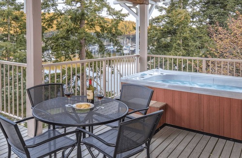 Deer Harbor Apartment | Charming Studio Deluxe Cottage in Deer Harbor