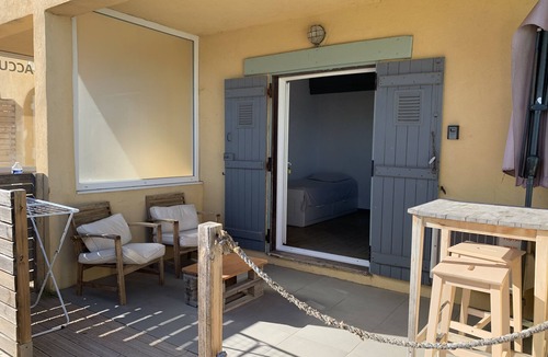 La Capte Apartment | Charming Studio Flat direct beach access AC