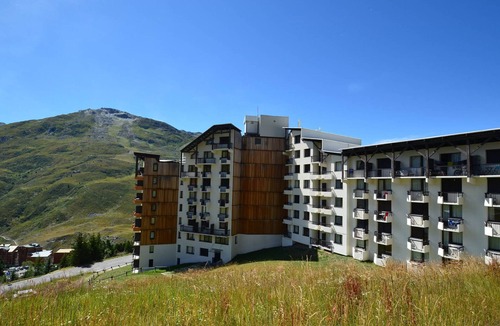 Reberty Apartment | Charming Studio for 3 with Balcony, 200m from Slopes in Les Menuires