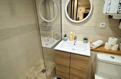 Gorge de Loup Apartment | Charming Studio for 2 Guests – Quai de Saône