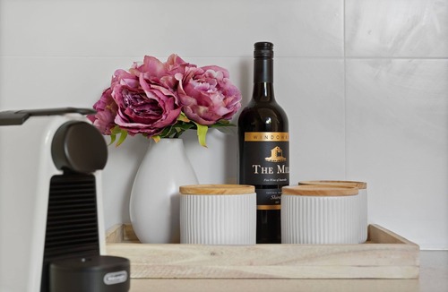 Bathurst Apartment | Charming Studio for Two in the Heart of Bathurst