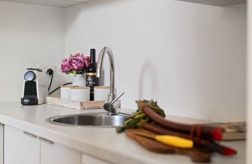 Bathurst Apartment | Charming Studio for Two in the Heart of Bathurst