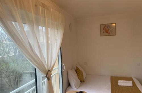 Bretigny-sur-Orge Apartment | Charming Studio with Balneo Shower, Parking Included