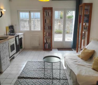 Boulevard des Poilus Apartment | Charming studio!