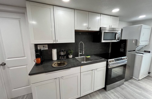 Sylvan Hills Apartment | Charming Studio in Atlanta - 12 Min to Downtown, Parking, A/C, Washer/Dryer!