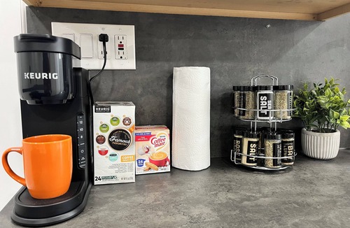 Sylvan Hills Apartment | Charming Studio in Atlanta - 12 Min to Downtown, Parking, A/C, Washer/Dryer!