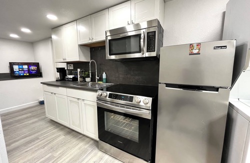 Sylvan Hills Apartment | Charming Studio in Atlanta - 12 Min to Downtown, Parking, A/C, Washer/Dryer!