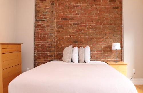 Columbus Apartment | Charming Studio in Boston Brownstone, #6