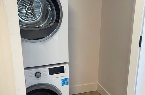 Squire Park Apartment | Charming studio in brilliant Seattle with AC