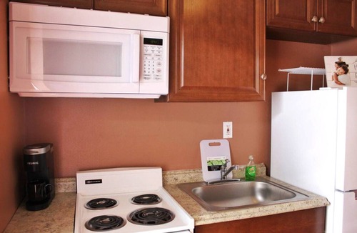 Sky Lake Apartment | Charming studio in delightful Orlando with WiFi and AC