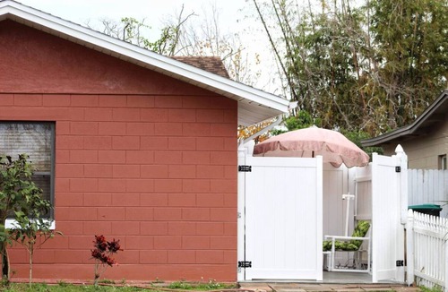 Sky Lake Apartment | Charming studio in delightful Orlando with WiFi and AC