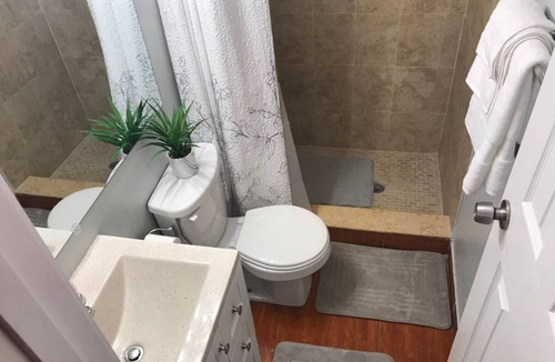 Sky Lake Apartment | Charming studio in delightful Orlando with WiFi and AC