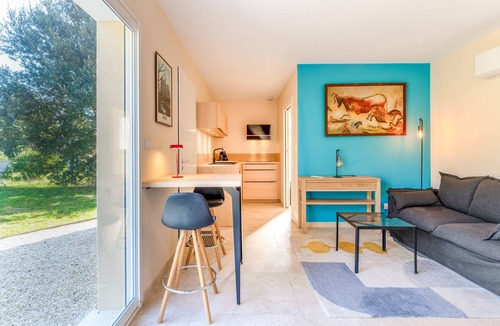 Fontareches Cottage | Charming Studio in Fontarèches (Gard) with Shared Pool, Wi-Fi & Air Conditioning