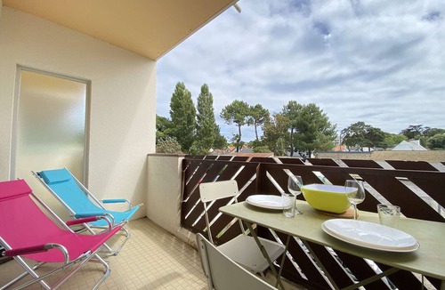 La Baule-Escoublac Apartment | Charming Studio in La Baule with Balcony, Private Parking, Near Avenue de Gaulle
