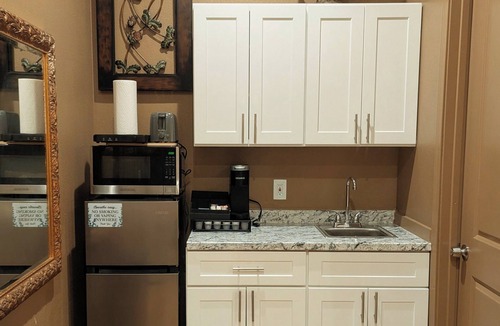 Clovis Apartment | Charming studio in quaint Clovis with AC, Unit 2